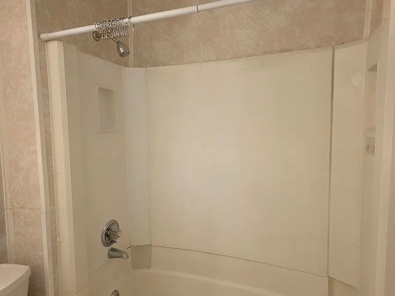 200 E Walnut St — Photo 16