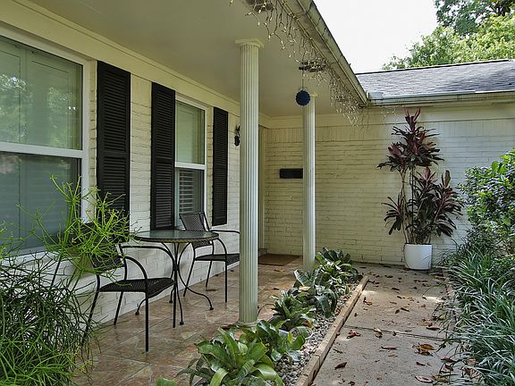 3rd image of 9634 Meadowland Dr