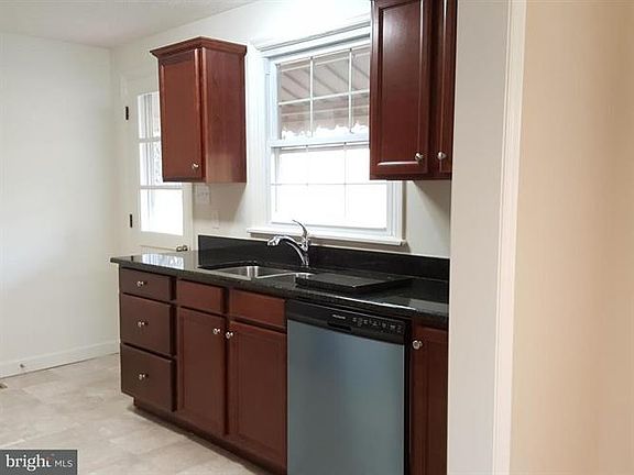 5th image of 317 Randolph Ave