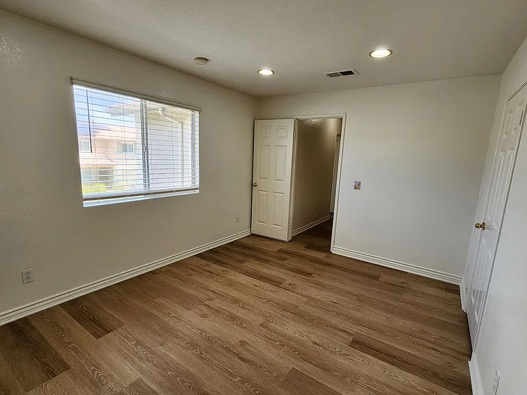 26 Anglesite — Photo 29
