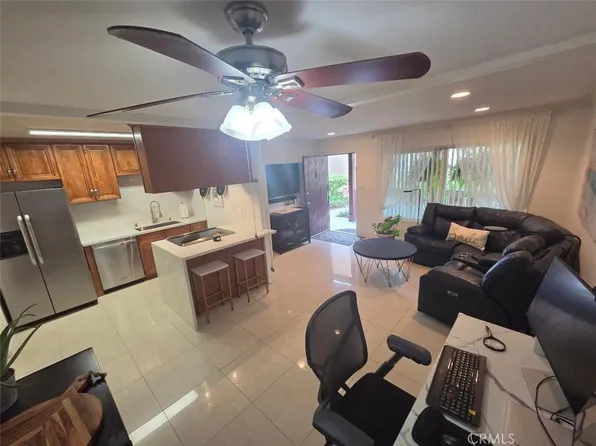 1010 W Macarthur Blvd APT 77, Santa Ana, CA 92707