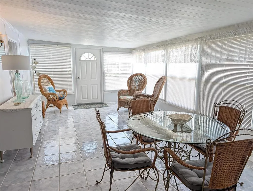 2 bed, 1.5 bath, 450 sqft, $2,200 — Photo 2