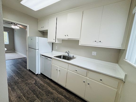 4th image of 22 Coleman Pl #18