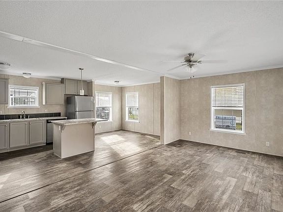 4th image of 144 W Monroe Cir