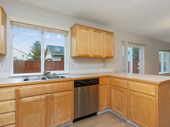3rd image of 18564 96th Ave E