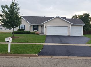 216 English Oak Ln, Poplar Grove, IL 61065
