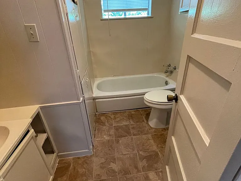 500 Loraine Cir — Photo 8