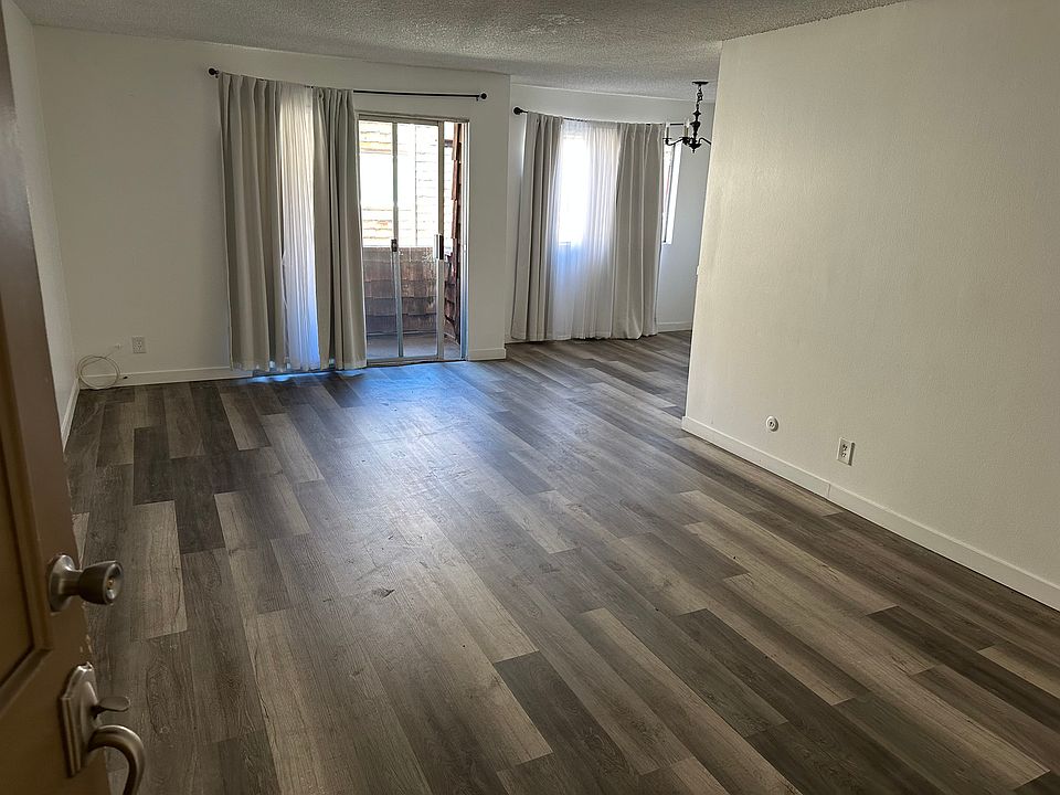 1st image of 5400 Newcastle Ave APT 10