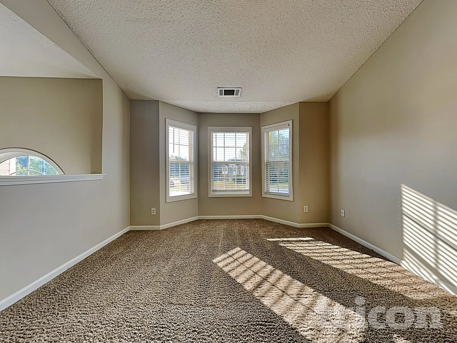 63 Cliff View Drive Rockmart GA — Photo 2