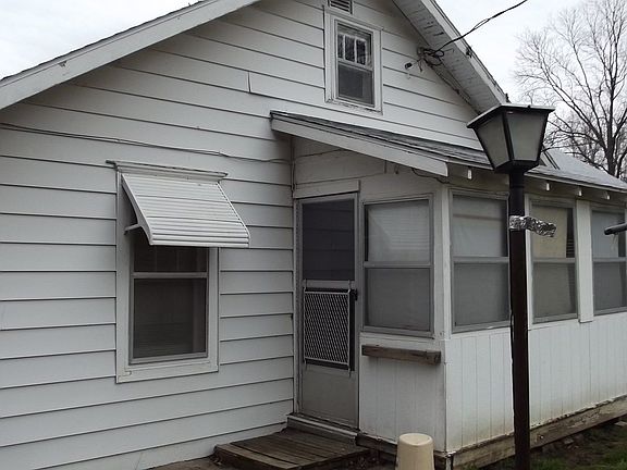 2nd image of 1007 N Broadway St