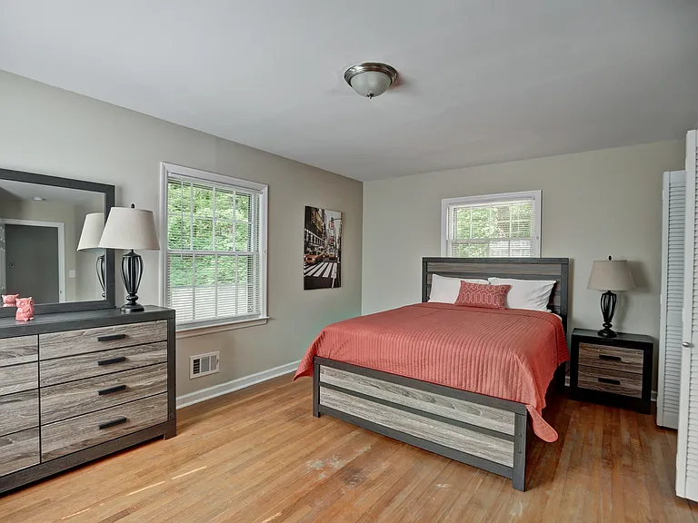 2885 Duke Of Gloucester St — Photo 24