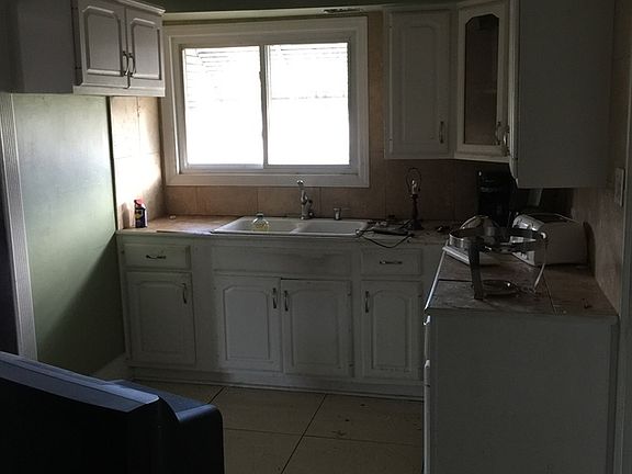 3rd image of 15515 Waverly Ave
