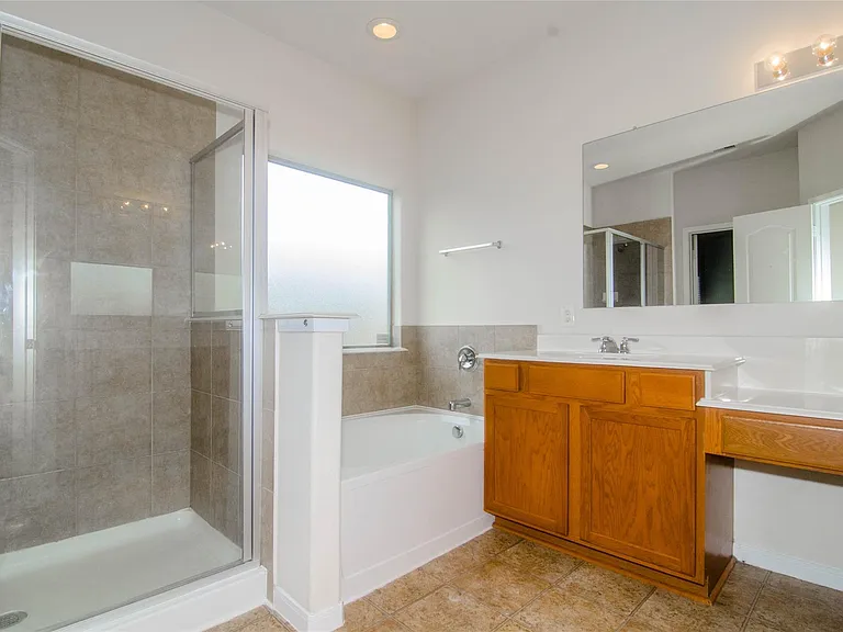 18314 Fairwood Meadow Ct — Photo 14