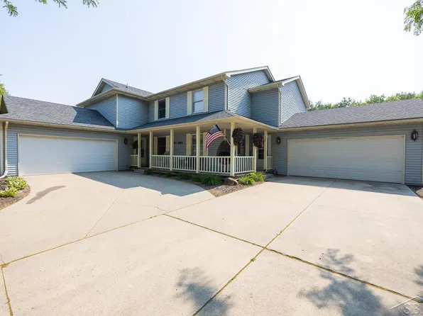 704/706 Plainfield Ct, Saginaw, MI 48609