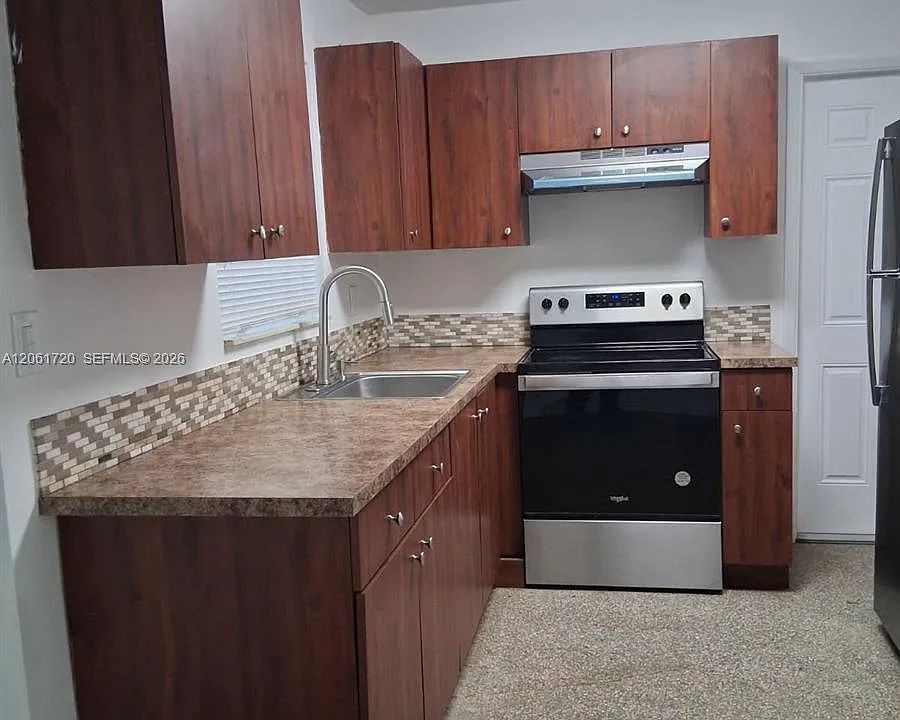3730 NW 4th Ct