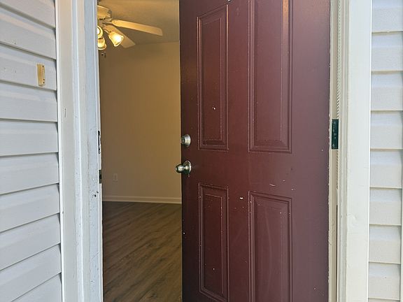 2nd image of 702 Meadowbrook Dr #10