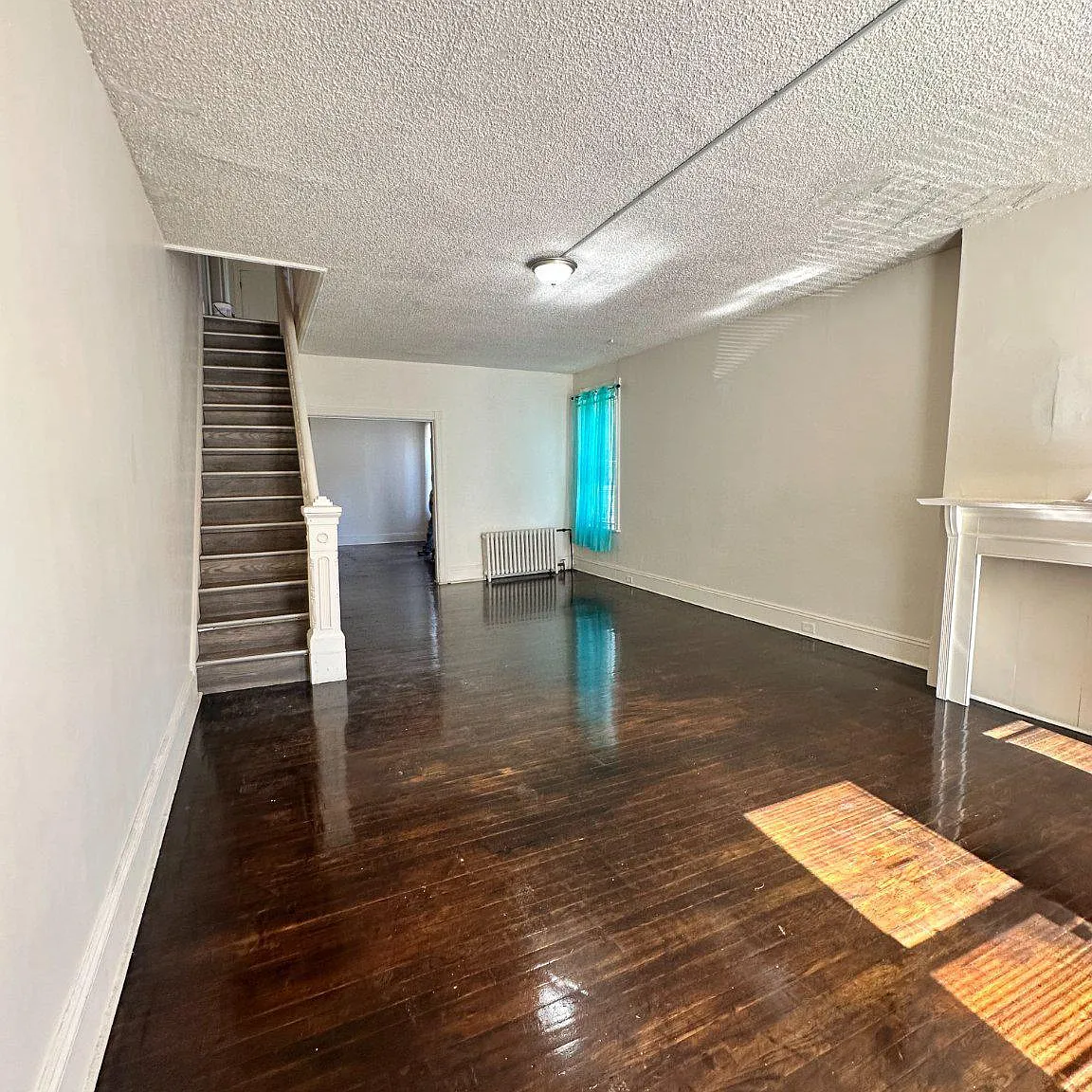4 bed, 1.0 bath, 1494 sqft, $2,250 — Photo 2