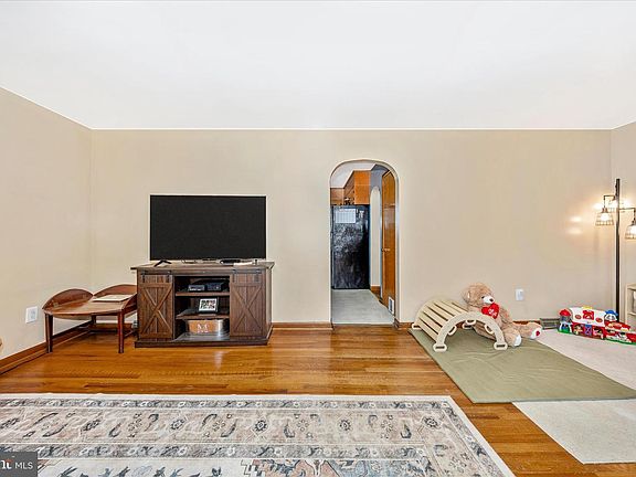 2nd image of 15639 Clear Spring Rd