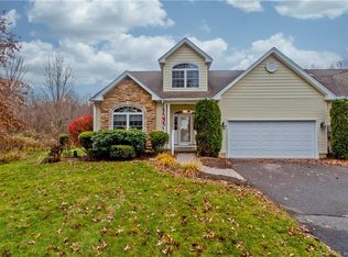 20 Green Briar Dr #20, Suffield, CT 06078