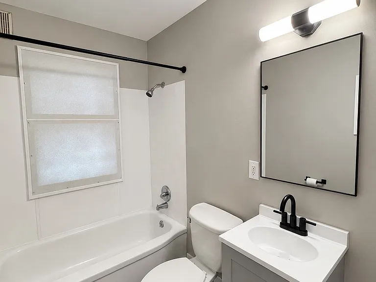 2537 W Sylvania Ave — Photo 3