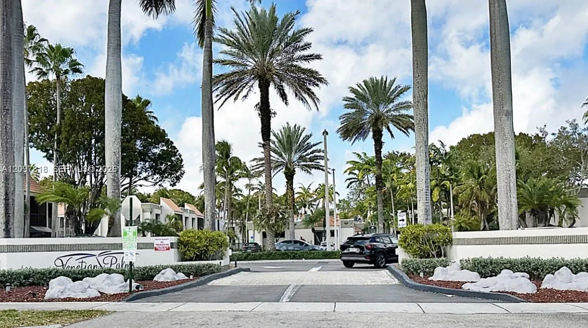 Venetian Palms Condo — Photo 1