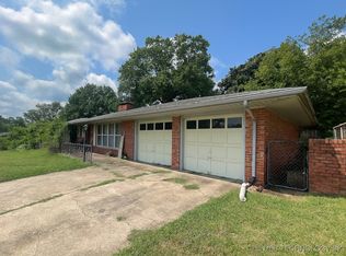 909 Honor Heights Dr, Muskogee, OK 74401