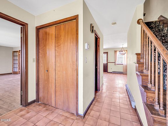 4th image of 1031 Forest Rd