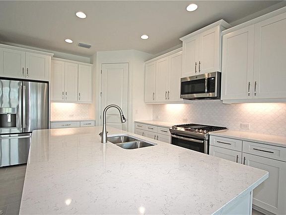 4th image of 11565 Grey Egret Cir