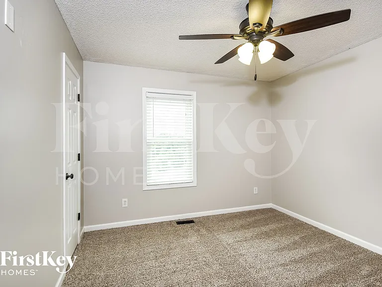 1064 Whispering Woods Dr — Photo 11