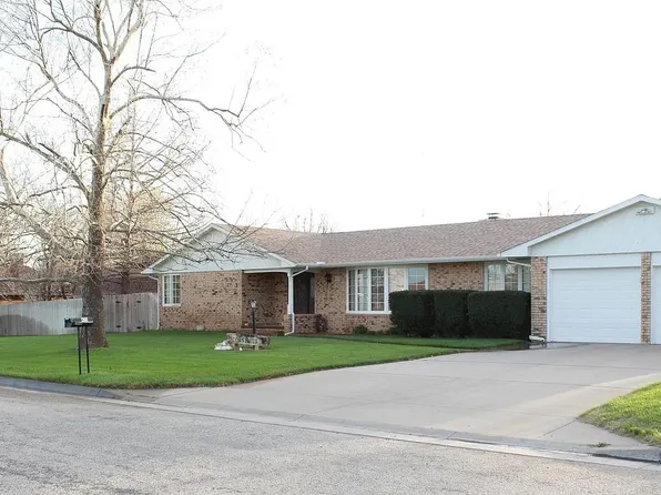 423 N Pine Rd, Sterling, KS 67579