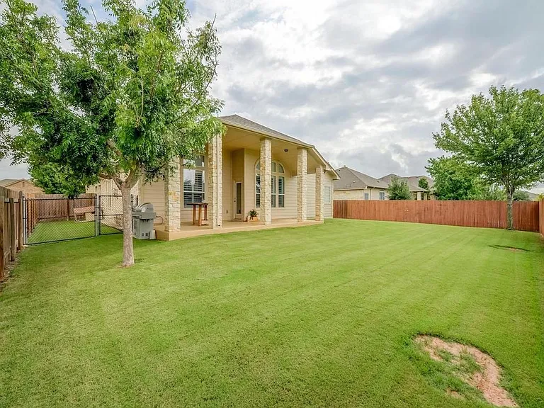 2209 Settlers Park Loop — Photo 20