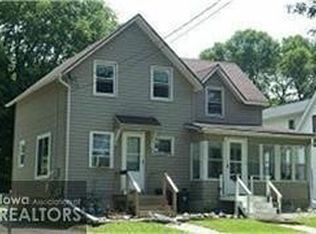 214 N 9th St, Clear Lake, IA 50428