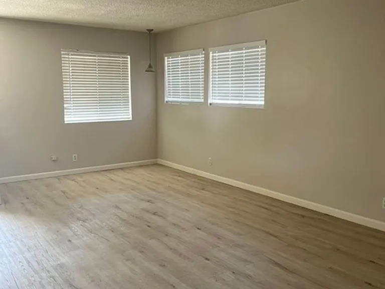 6400 Stockdale Hwy #1-4 — Photo 3