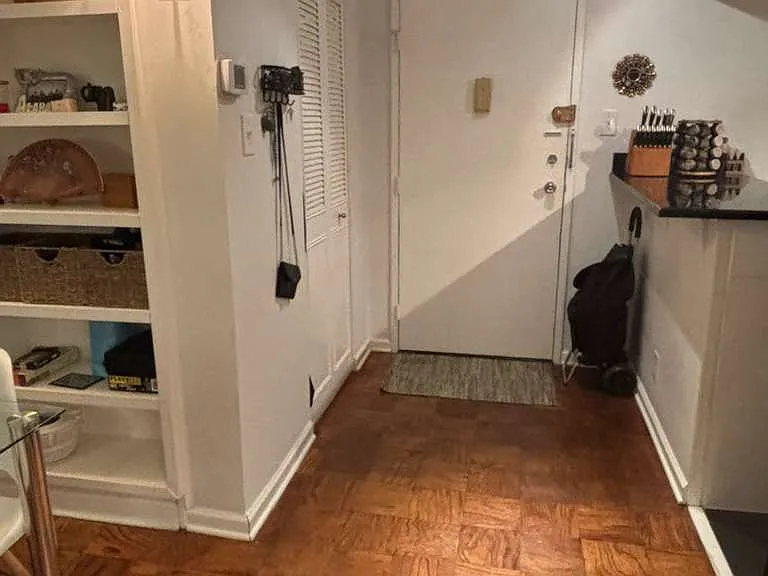entrance with walking closet
