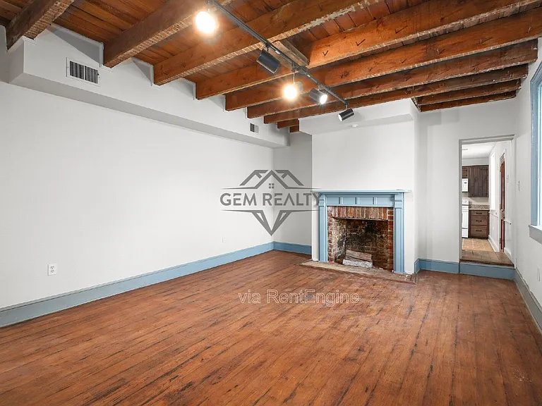 710 Caroline St #D — Photo 5