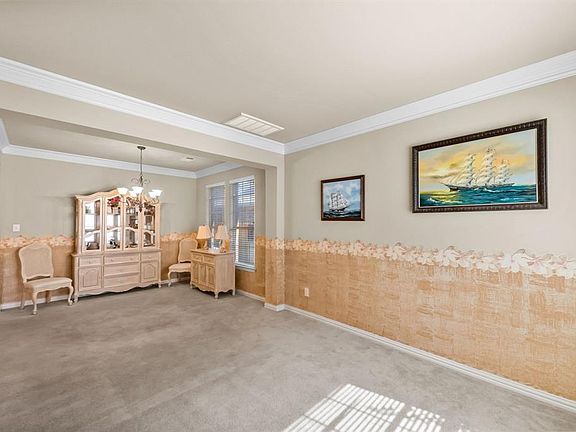 5th image of 4700 Bellflower Way