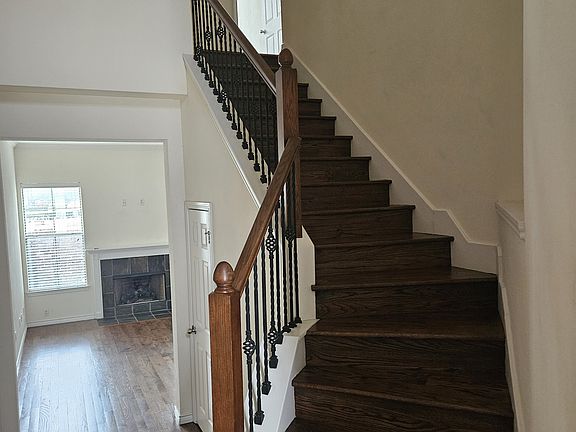 3rd image of 1205 Lake Vista Ln