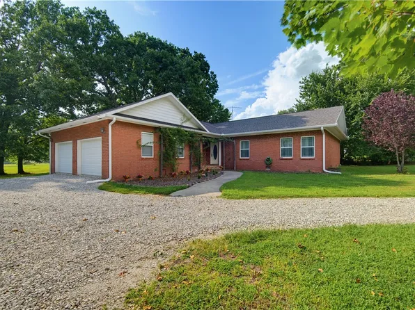 1349 Harmon Rd, Fayetteville, AR 72704