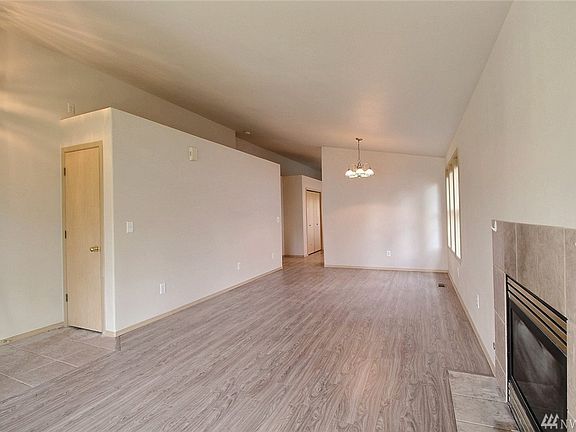 3rd image of 2521 55th Ave NE