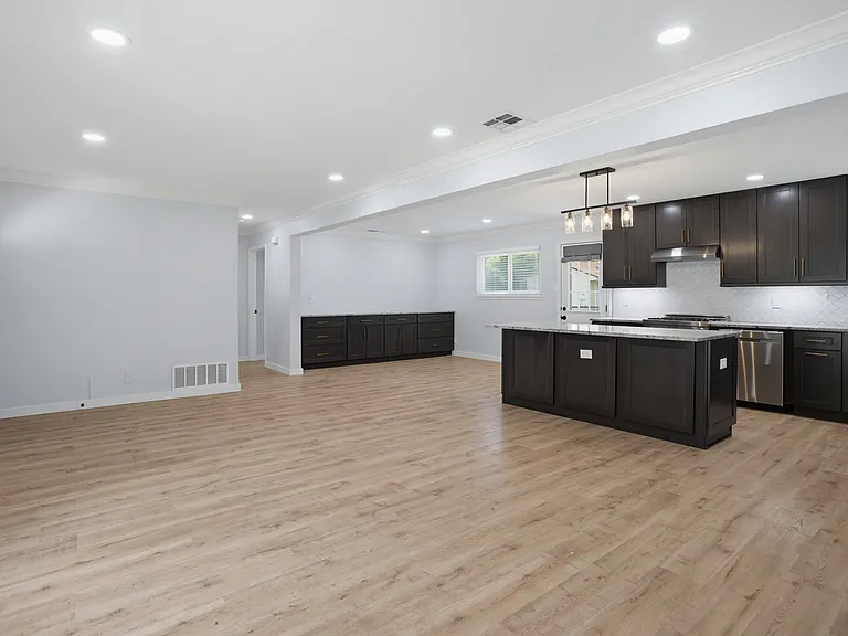 8315 Castlecreek Dr — Photo 4
