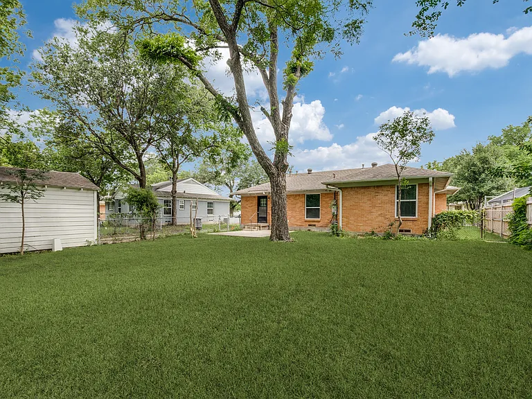 2414 San Medina Ave — Photo 12
