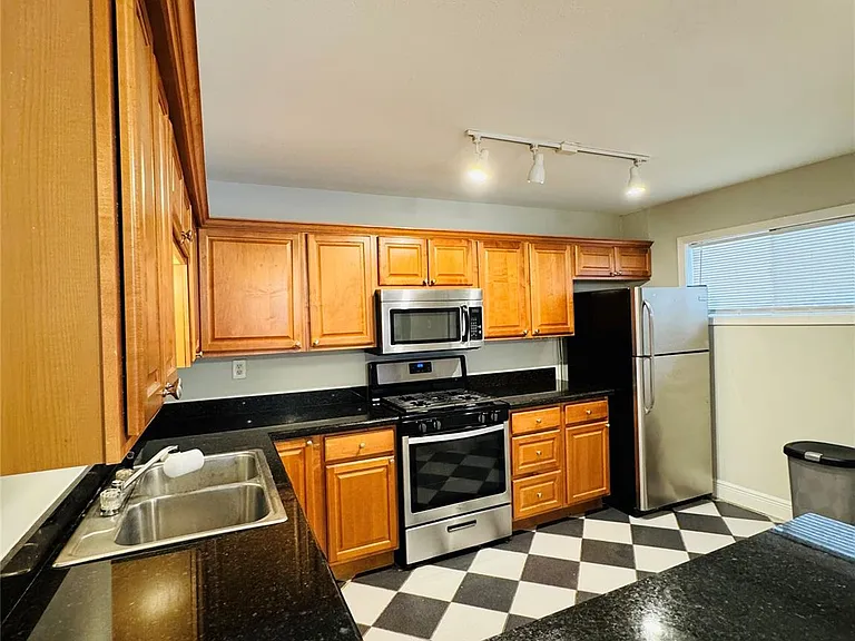 4901 Milam St #8 — Photo 3