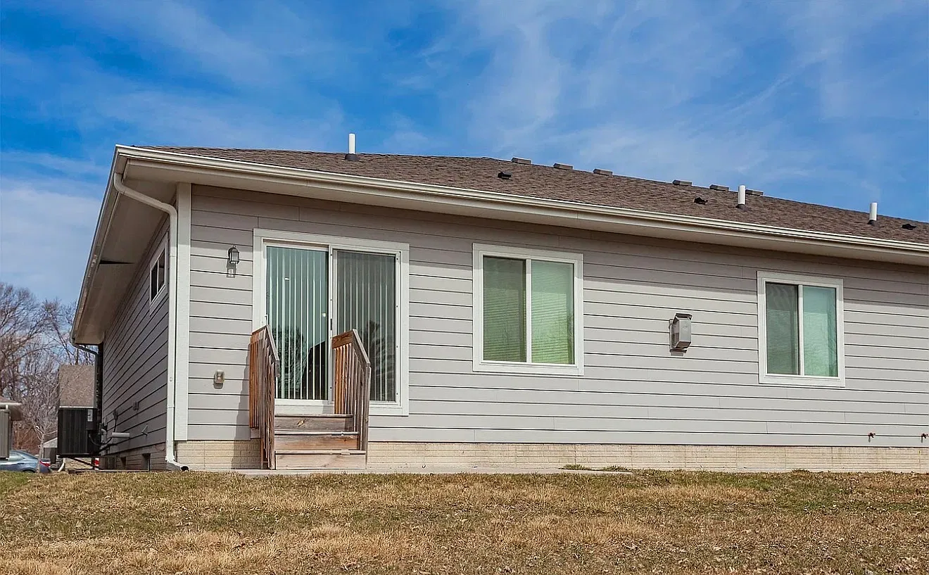 3 bed, 3500 sqft, $2,500 — Photo 4