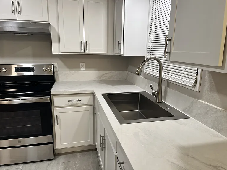 1400 NE 118th Ave #1 — Photo 3