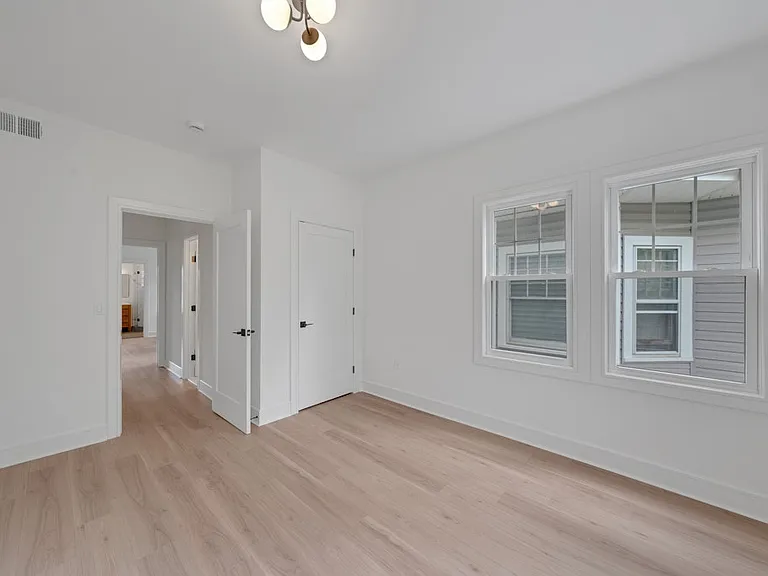 20 Lexington Ave — Photo 12
