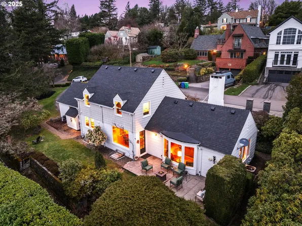 3833 SW Greenleaf Dr, Portland, OR 97221