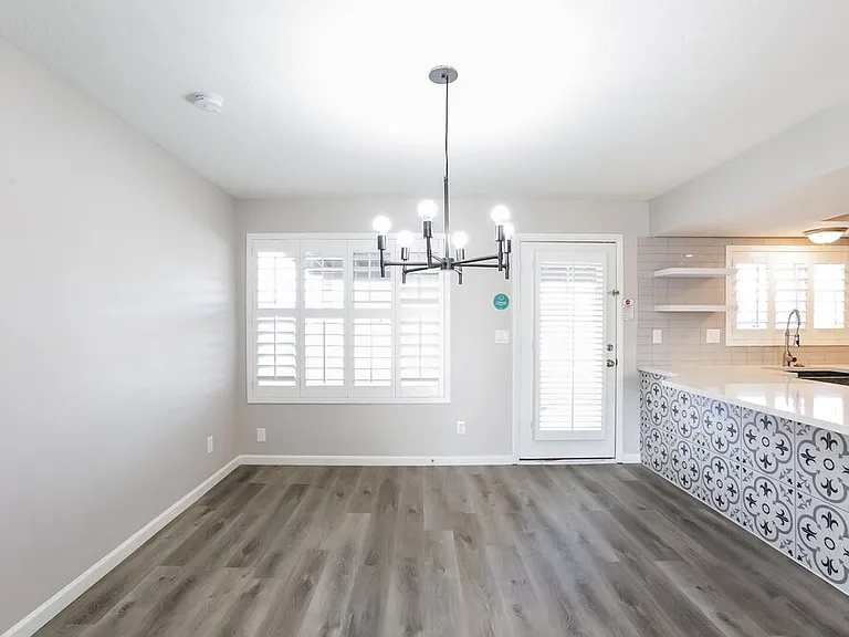 8402 S 15th Way — Photo 6
