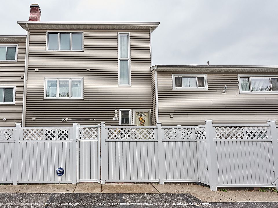 2nd image of 1512 Franklin Ln