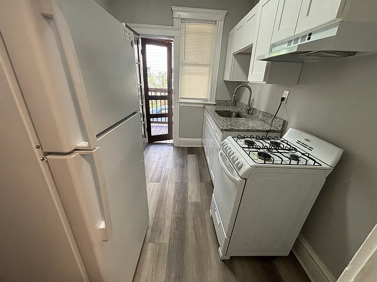 32 Chestnut St #1 — Photo 9