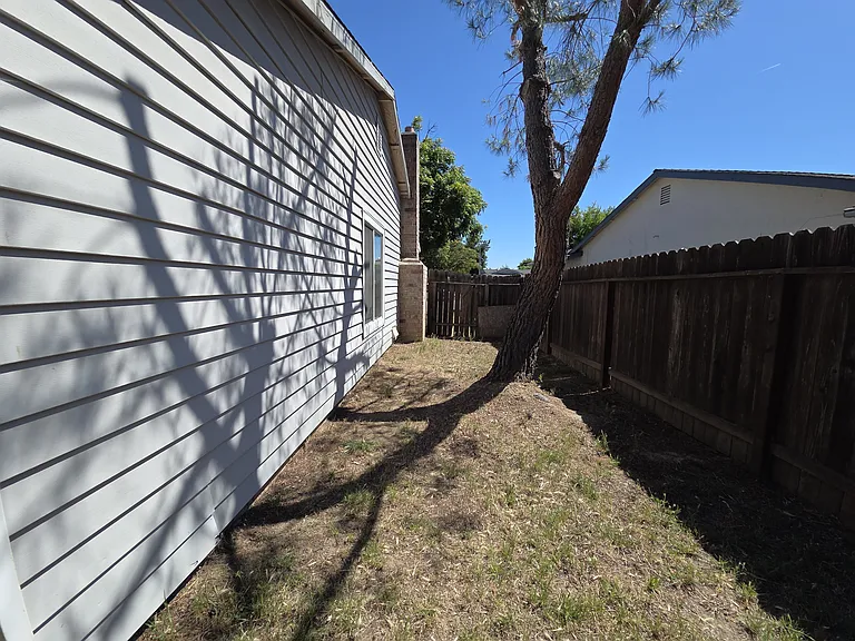 8533 Sun Florin Dr — Photo 15